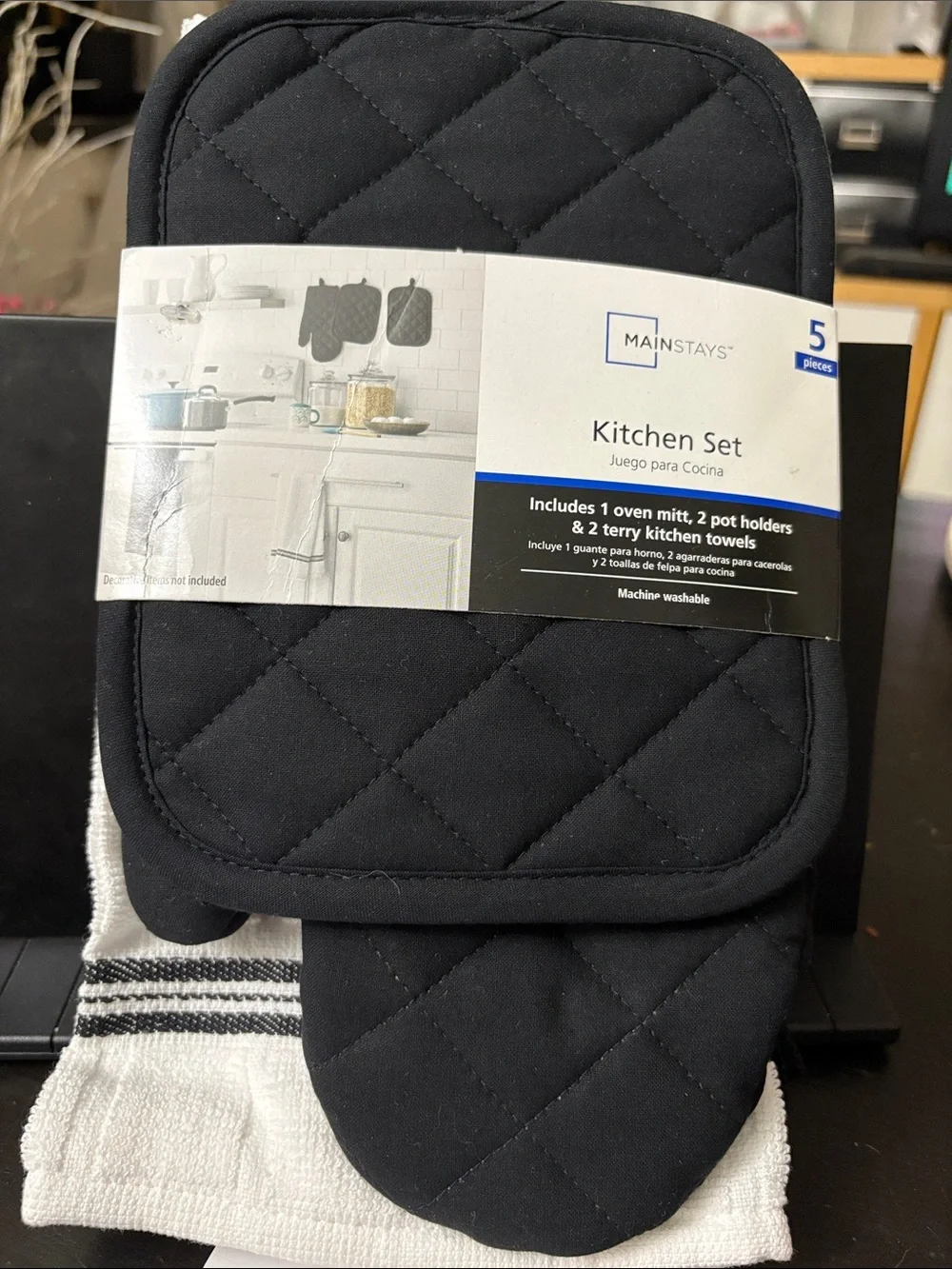 Mainstays Black Quilted 5-Piece Kitchen Set with Towels